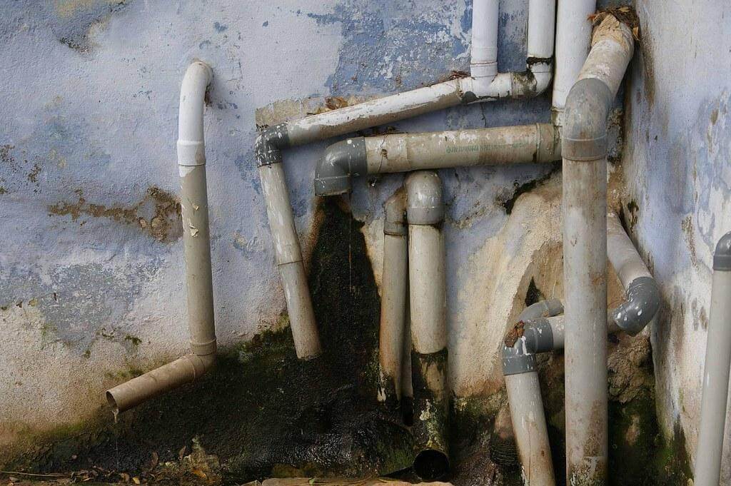 Decoding the Plumbing Puzzle: Unraveling the Distinction Between Plumbers and Rooter Experts